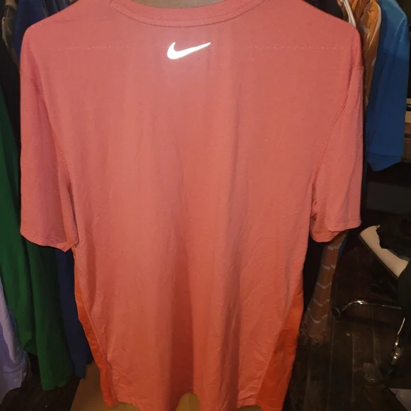 Nike shirt - Picture 2 of 3